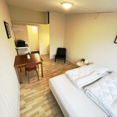 Double Room 7 With Free Parking 아파트